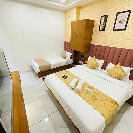 Hotel Avenue Sky Ahmedabad Extérieur photo