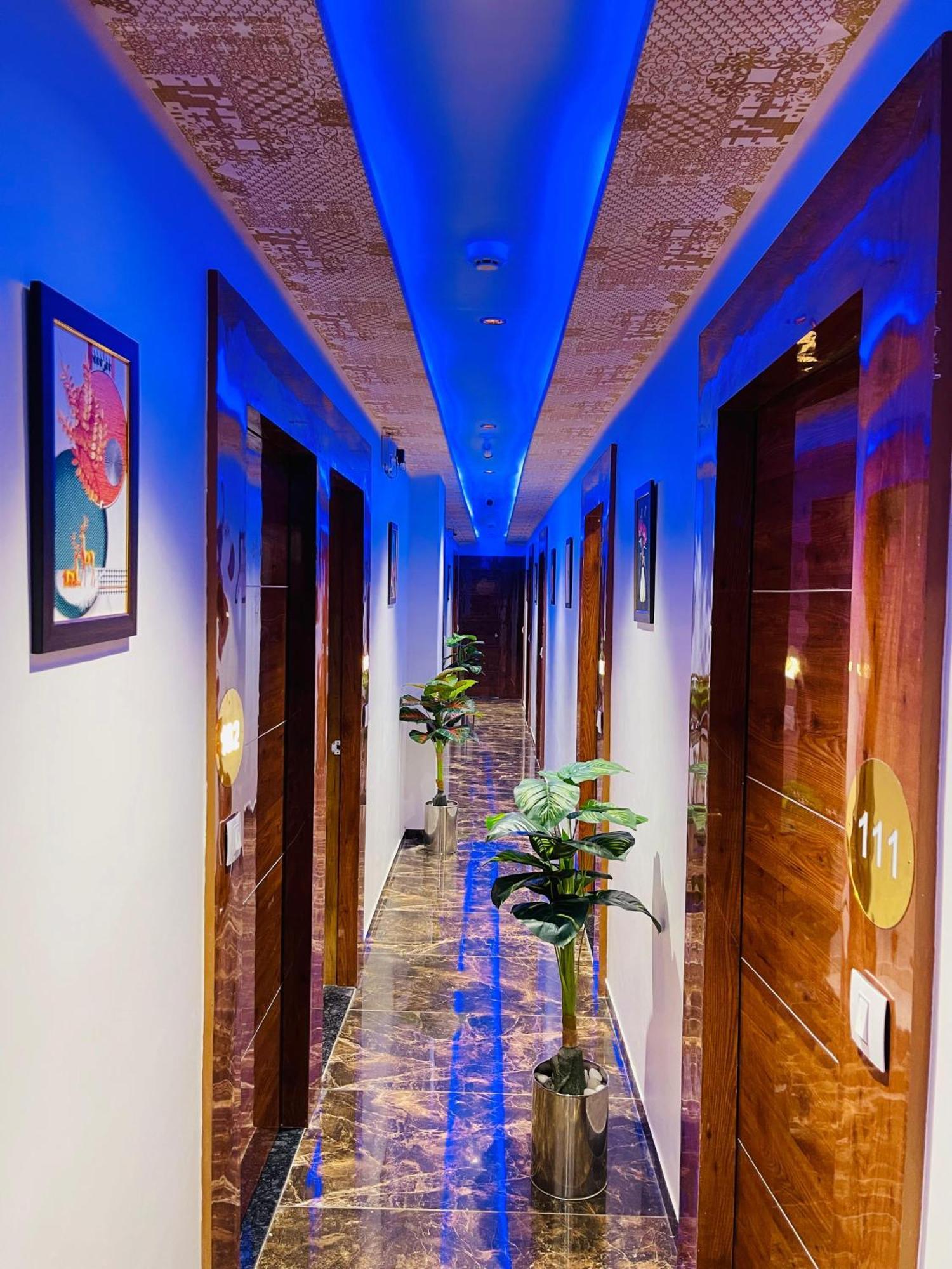 Hotel Avenue Sky Ahmedabad Extérieur photo
