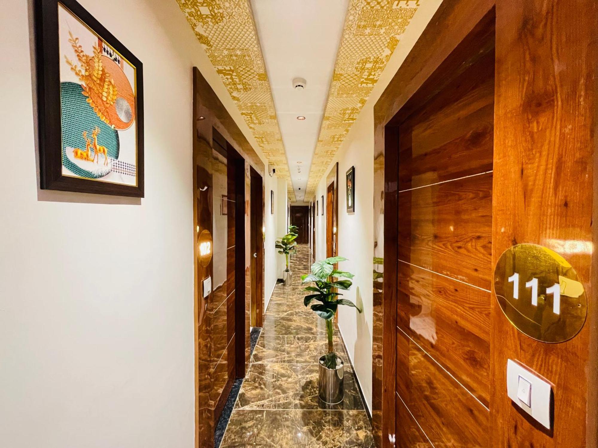 Hotel Avenue Sky Ahmedabad Extérieur photo